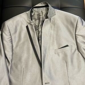 Tazio suit Italian made, great suit very stylish for weddings too big on me now